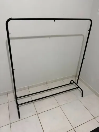 Arara de Roupas de Ferro - R$ 35,00