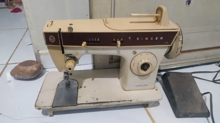 Máquina Doméstica singer facilita 246