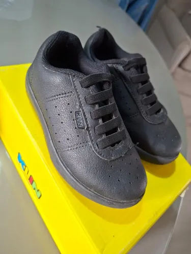 Tenis Klin tamanho 23<br>Valor R$ 25
