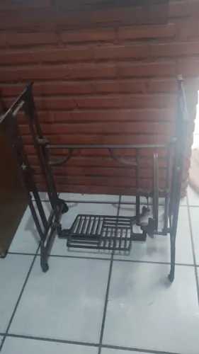 pe de maquina de costura vigorelli antigo em ferro