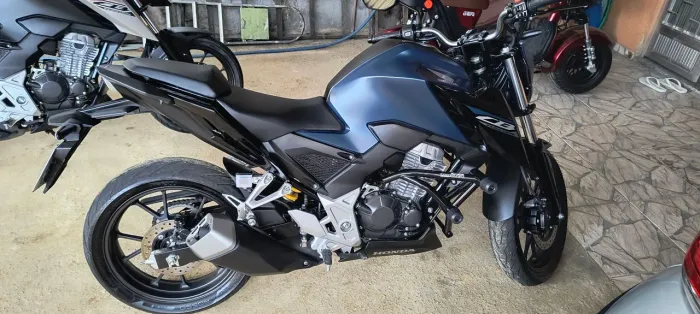 CB Twister 300 único dono