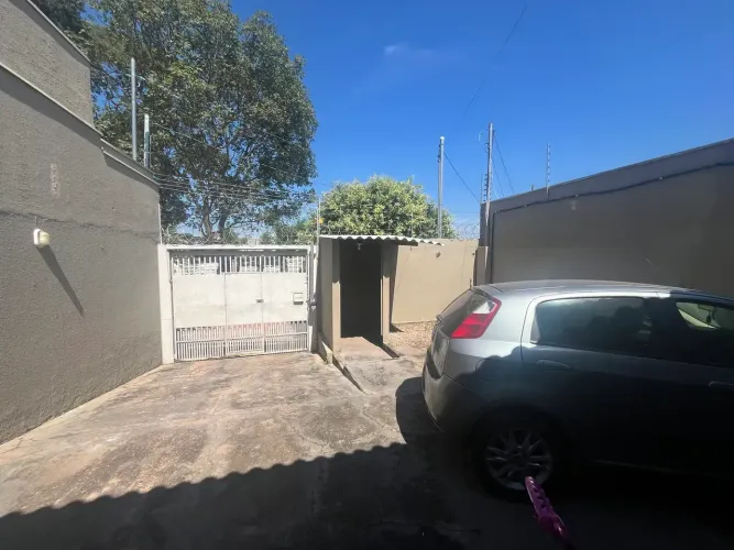 Casa 3/4 sendo uma suite no Santa Cruz