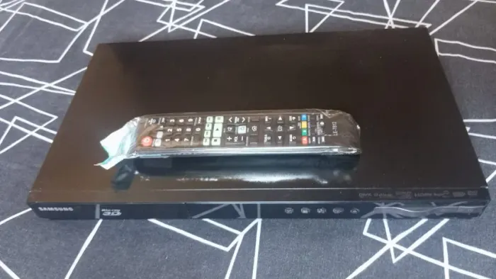 Só A Central do HT Blu-ray 3d Samsung Ht-f4505/zd + controle remoto (Usado) #