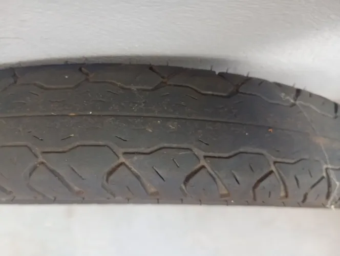 Vende se pneu 60 reais *