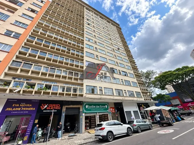 Apartamento à venda, 03 quartos no Centro de Curitiba/PR.