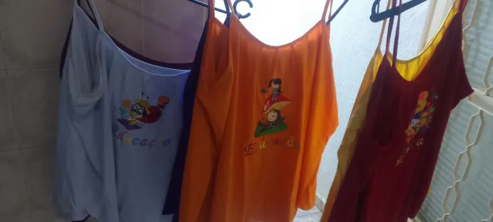 Camisetas da educação