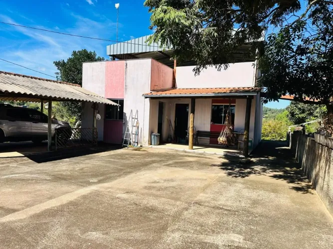 Chácara com 5 dormitórios à venda, 26000 m² por R$ 500.000 - Pedras - Itatiaiuçu/MG