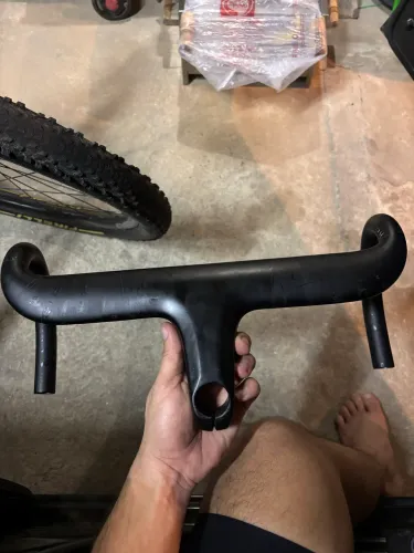 Vendo guidão de carbono integrado