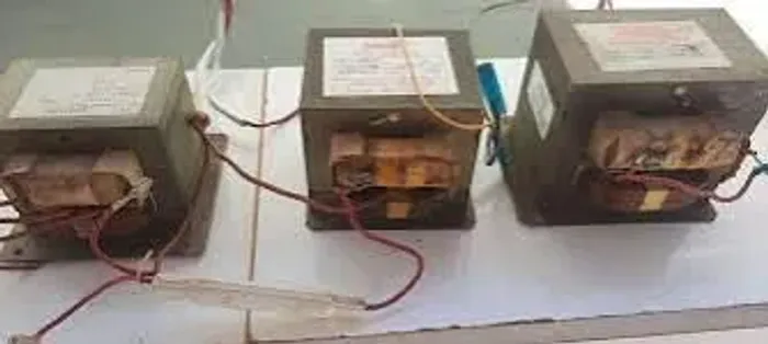 Transformador de microondas tenho cerca de 20 unidades.