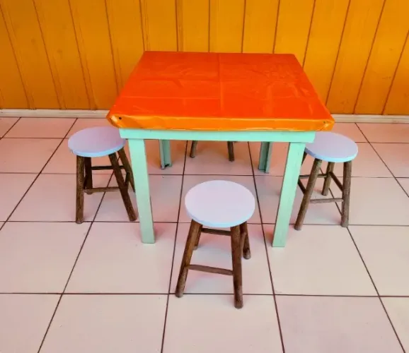 MESA 80X80CM COM 4 BANQUETAS