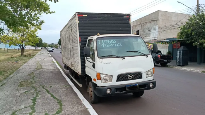 Caminhão baú 3/4 Hiunday hd78