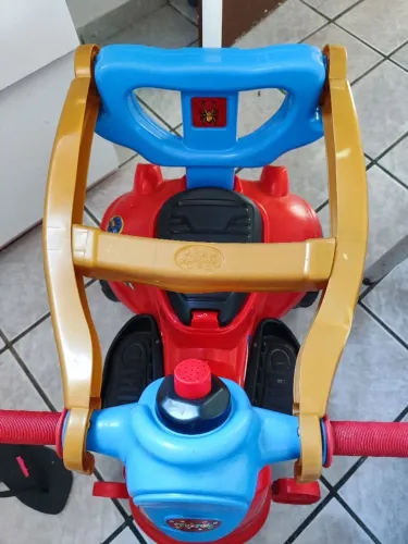 CARRINHO DE BEBÊ EMPURRAR