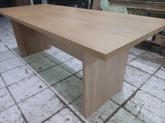 Mesa de reunião nova