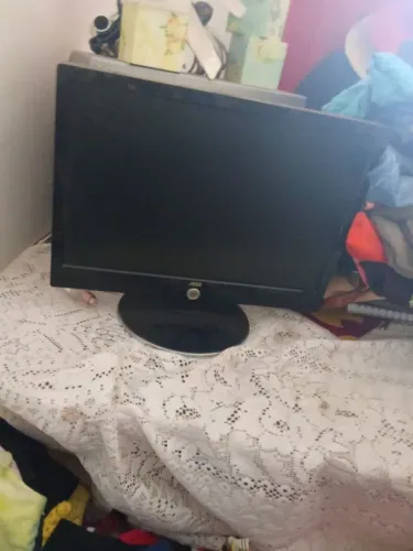Vendo monitor de computador tudo funcionando perfeitamente