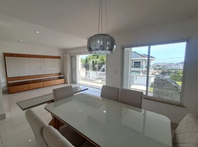 Casa Alto Padrão, com 4 quartos, 331 m², Em um dos Condomínios mais Exclusivos da Região.