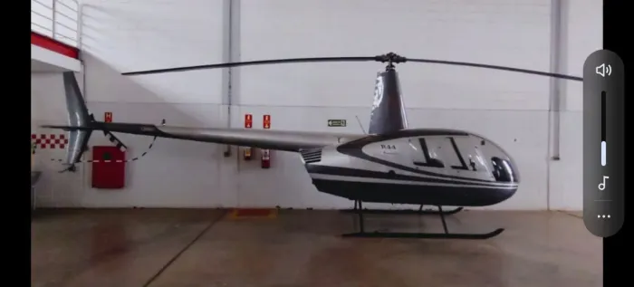 Helicóptero Robinson R-44 à venda
