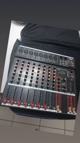 Mesa de som 8 canais