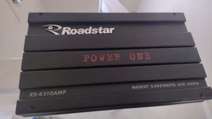 Aplificador de som automotivo Roadstar PowerOne 2400W