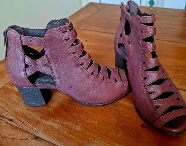 Sapato novo via curtume. Tamanho 34  - R$ 180