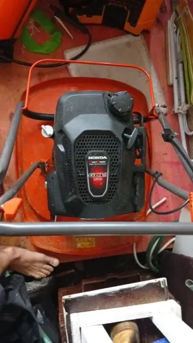 Máquina flutuante husqvarna usada um mês 