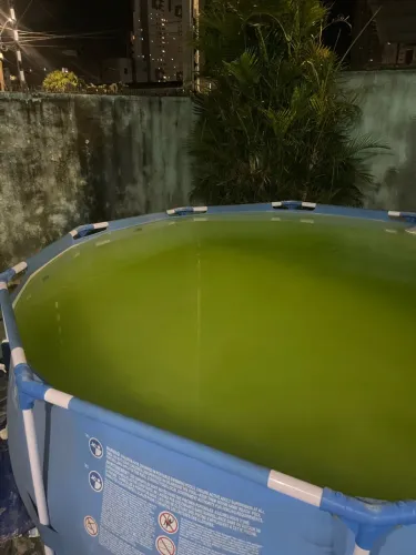 Vende se piscina de plástico