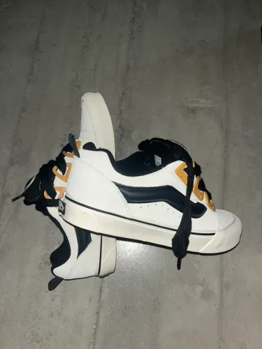 Vendo Vans Knu School