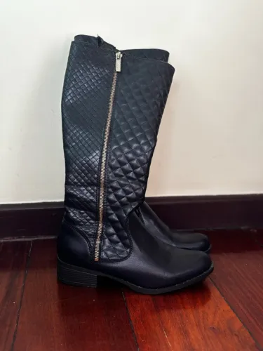 Bota Couro Sintético 36