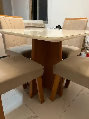 Mesa 90x90 cm com 4 Cadeiras Celebrare com Vidro Amadeirado/Off White - Lopas