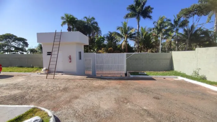 Casa 2/4 próximo ao Hugol em Goiânia, perto de supermercado, escola, ponto de ônibus