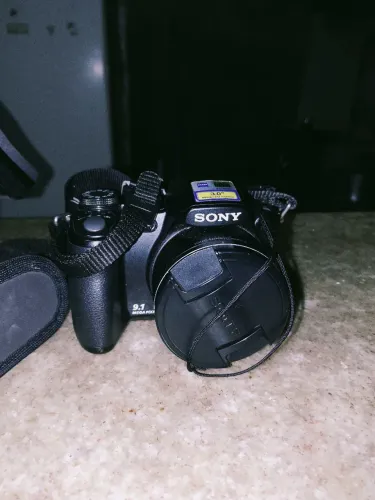 Vendo câmera ou brick da Sony original com acessórios e carregador