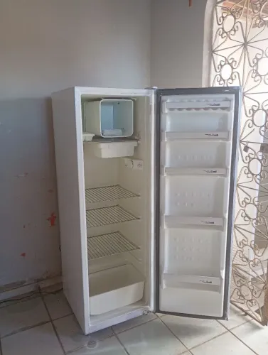 Geladeira Consul palito em ótimo estado 550