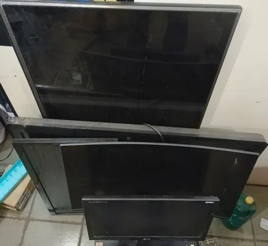 Vendo Tvs e monitores para retirar pecas