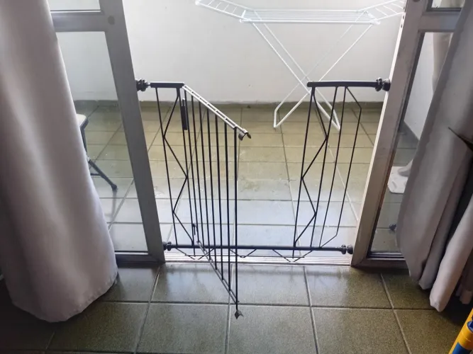 Portão de Segurança / Grade para Bebés e Cães - Fixação por Pressão