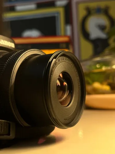 Canon R100 + Lente 18-45mm