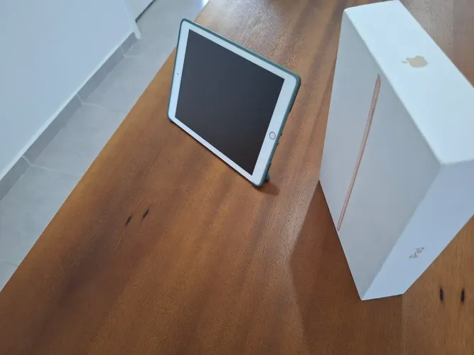 iPad 6ª geração, 128gb, Rose Gold, Perfeito Estado + Caneta Goojodoq + Caixa e Carregador