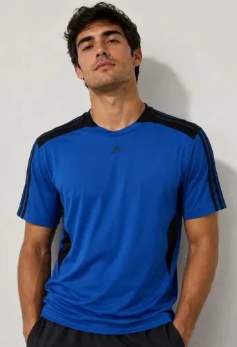 Camisa da Adidas Azul e Preta tamanho G, bonita, bem confortável, original, macia. 