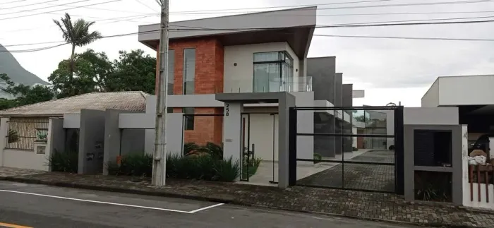 Casa em Pirabeiraba, 2 quartos, em condomínio fechado.