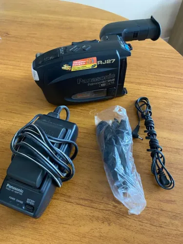 FILMADORA PANASONIC PALMORDER VHS C (Analógica)