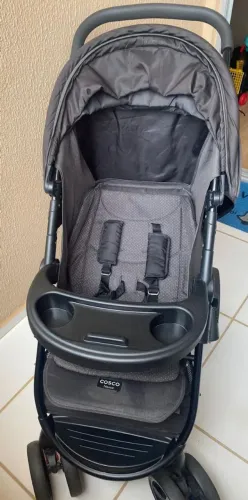 Carrinho de bebê Cosco
