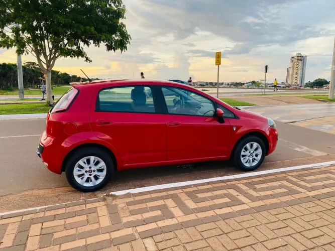 Fiat Punto Attractive 1.4 Fire Flex 8V 5P 2015