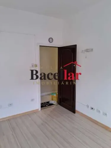 Sala : / Comercial / Tijuca