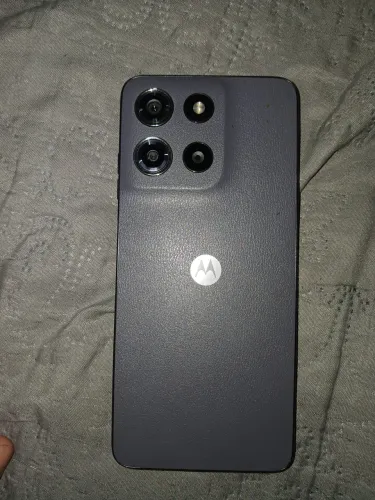 Vendo celular novo , poucos dias de uso , moto G15 na caixa nota fiscal  680