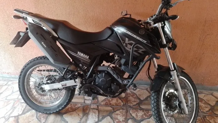 Moto seminova em bom estado