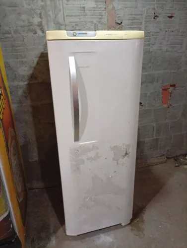 Geladeira Electrolux gelo seco branca neve