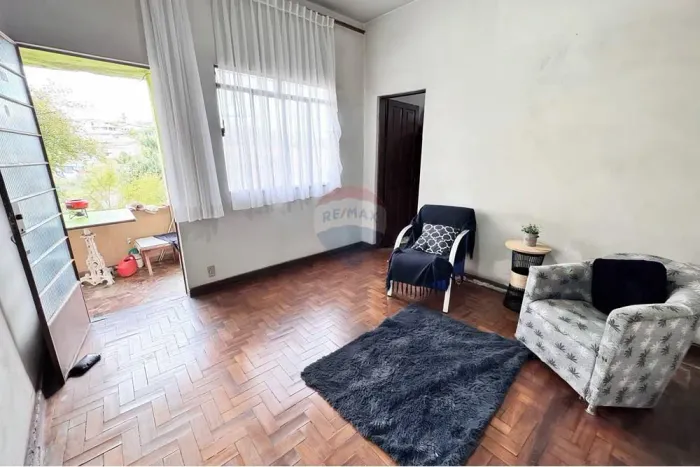 Casa à venda no Bairro Alípio de Melo, 2 quartos, 10 vagas e 632 m² de lote em BH