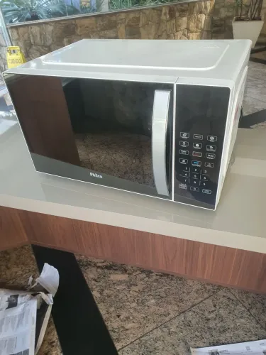 Vendo um micro ondas 33 litros 220Vlt valor  300 reais 