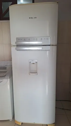 Geladeira Electrolux 428l