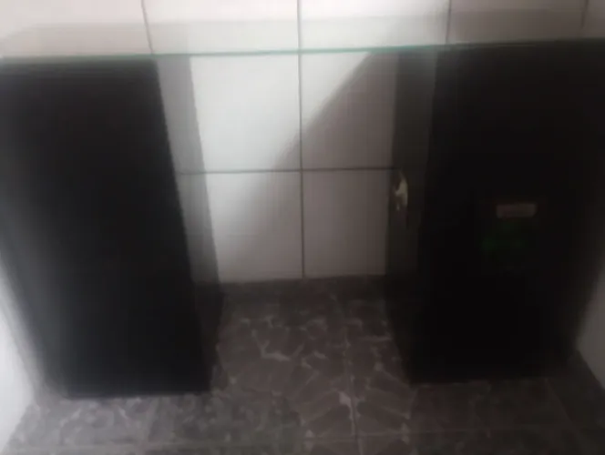 Aparador com mesa de vidro