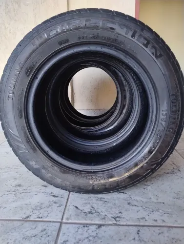 Vendo 4 pneus Goodyear 175R14 82T - Meia Vida