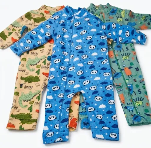 Vendo lote de roupas de bebê  menino de 3 a 9 meses.